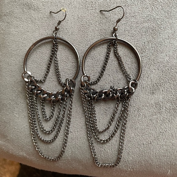 Jewelry - Chain link dangle hoop earrings